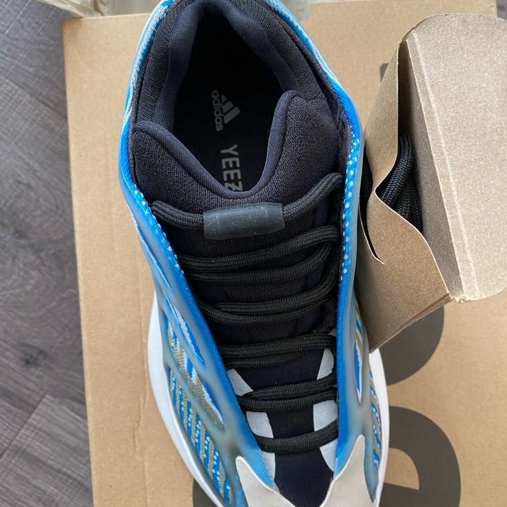 Yeezy 700 V3 “Arzareth” - Picture 8 of 8